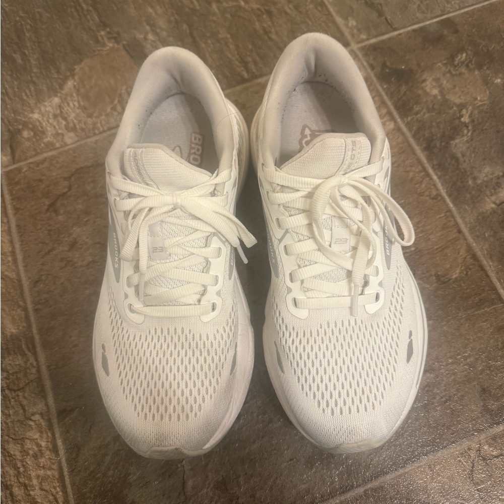 Brooks Sneakers